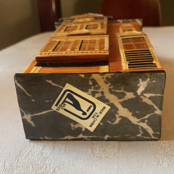 Unique vintage handmade bamboo, straw, wheat Victorian row house trinket box - Picture 5 of 15